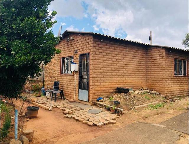 2 BEDROOM HOUSE FOR SALE IN COSMO CITY